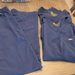 Figs scrub set- 2 tops size large and 1 bottom size XL